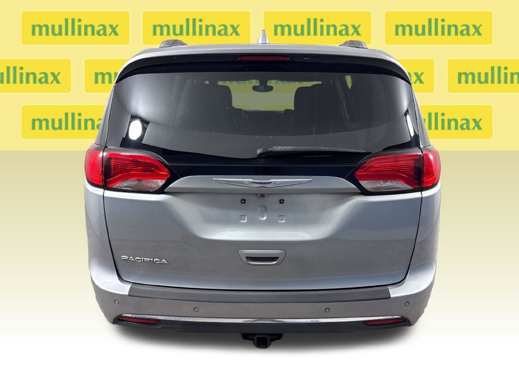 Used 2019 Chrysler Pacifica Touring-L FWD image 9