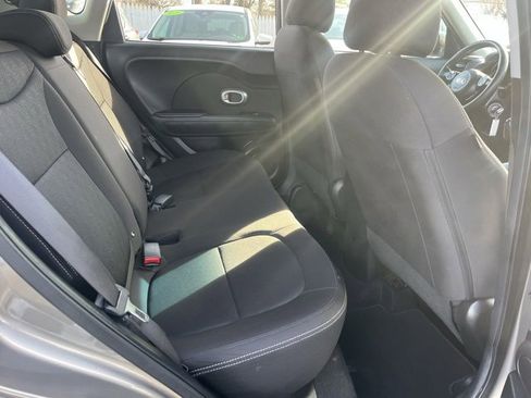 Used 2018 Kia Soul Base image 11