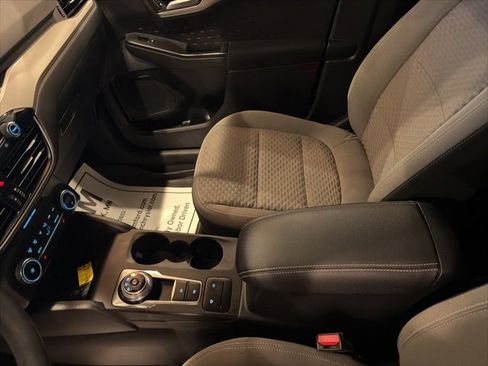 Used 2020 Ford Escape SE image 13