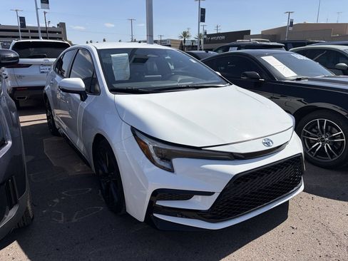 Used 2024 Toyota Corolla SE FWD image 2