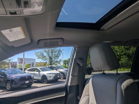 Used 2019 Toyota Highlander XLE AWD/4WD image 34