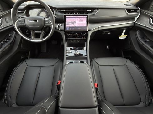 New 2025 Jeep Grand Cherokee Limited w/ Black Appearance Package image 10