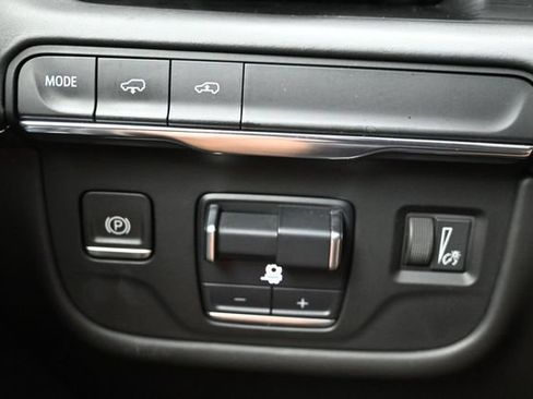Used 2021 Cadillac Escalade Premium Luxury Platinum RWD image 23