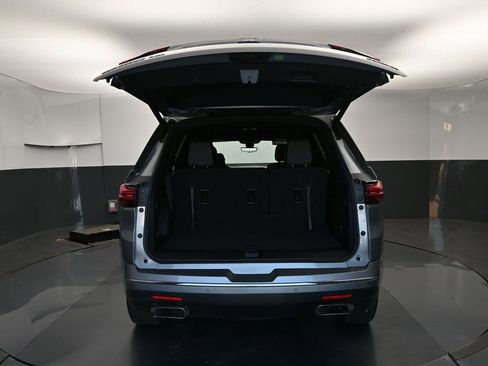 Used 2023 Chevrolet Traverse Premier image 11