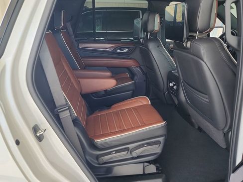 Certified 2024 GMC Yukon Denali Ultimate w/ LPO, Floor Liner Package AWD/4WD image 27