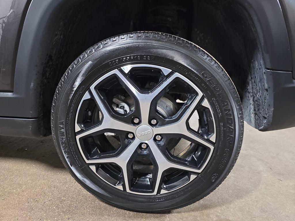 Used 2024 Jeep Compass Latitude AWD/4WD image 31
