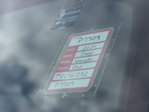 Used 2024 Jeep Wrangler Unlimited Rubicon w/ XTREMEE 35" Tire Package image 40