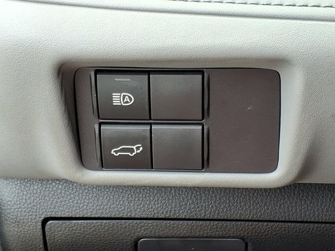 Used 2022 Toyota Highlander LE AWD/4WD image 16