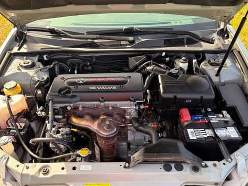 Used 2005 Toyota Camry XLE FWD image 10