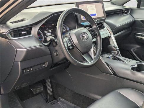 Used 2023 Toyota Venza Nightshade image 10