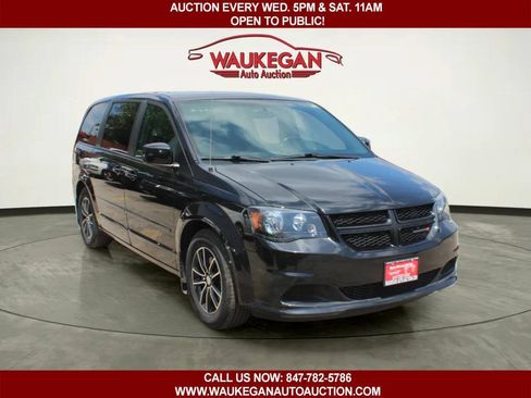 Used 2015 Dodge Grand Caravan SE FWD image 3