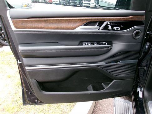 Certified 2025 Jeep Grand Wagoneer 4WD image 6