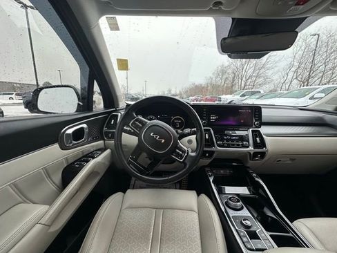 Used 2023 Kia Sorento SX Prestige image 16