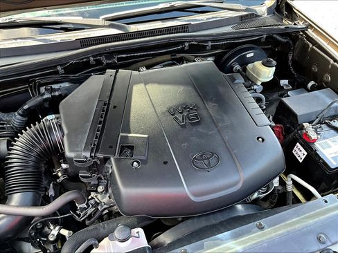 Used 2015 Toyota Tacoma PreRunner w/ SR5 Package RWD image 30