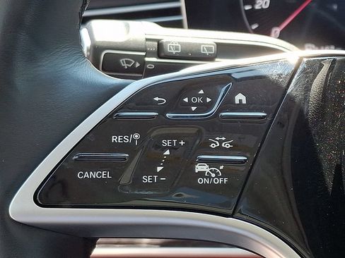 Used 2025 Mercedes-Benz GLE 450e 4MATIC image 22
