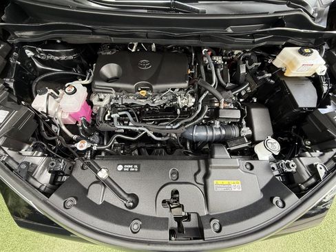 Used 2023 Toyota Sienna XLE image 40