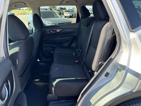 Used 2018 Nissan Rogue SV AWD/4WD image 10