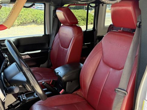 Used 2013 Jeep Wrangler Unlimited Rubicon AWD/4WD image 15