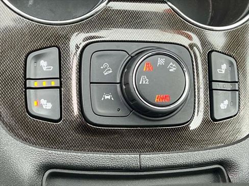 Used 2023 GMC Acadia AT4 image 28