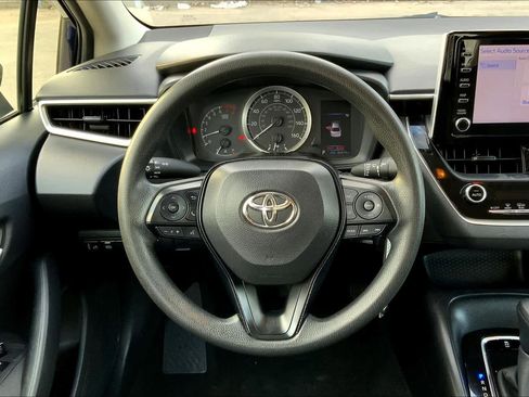 Used 2020 Toyota Corolla LE FWD image 5