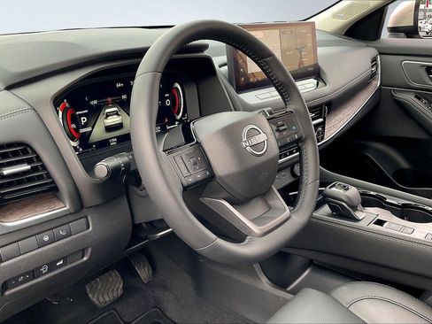 Certified 2025 Nissan Rogue Platinum w/ Platinum Premium Package image 15