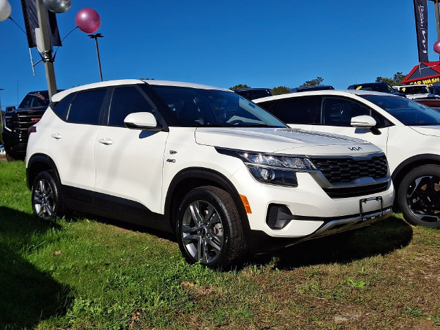 Used 2023 Kia Seltos LX AWD/4WD image 1