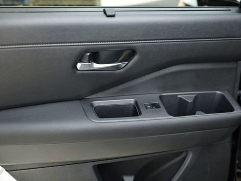 Used 2025 Nissan Pathfinder SL FWD image 23