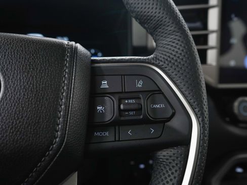 Used 2025 Toyota Sequoia Limited w/ Tow Technology Package AWD/4WD image 27