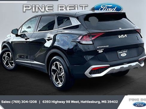 Used 2025 Kia Sportage LX image 2