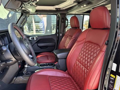 Used 2024 Jeep Wrangler Unlimited Rubicon image 5