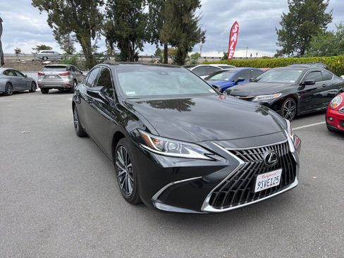 Used 2025 Lexus ES 300h w/ Premium Package image 1