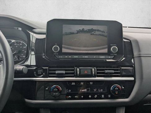 Used 2025 Nissan Pathfinder SV FWD image 12