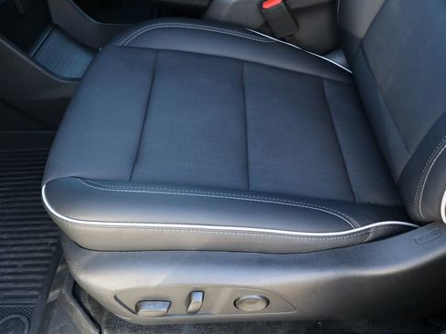 Used 2025 Buick Enclave Preferred w/ Power Package image 21