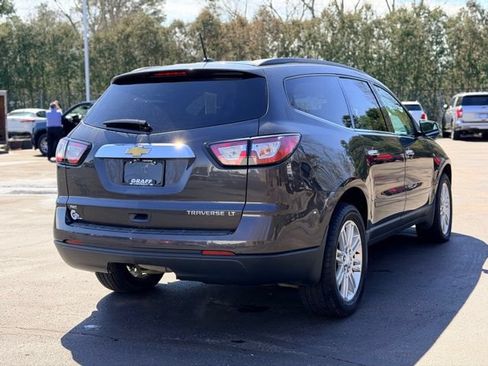 Used 2015 Chevrolet Traverse LT w/ Style and Technology Package AWD/4WD image 3