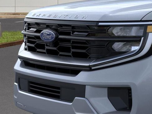 New 2025 Ford Expedition Platinum w/ Driver's Package image 17