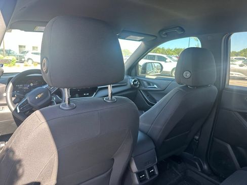 Used 2026 Chevrolet Equinox LT w/ Safety and Technology Package FWD image 10