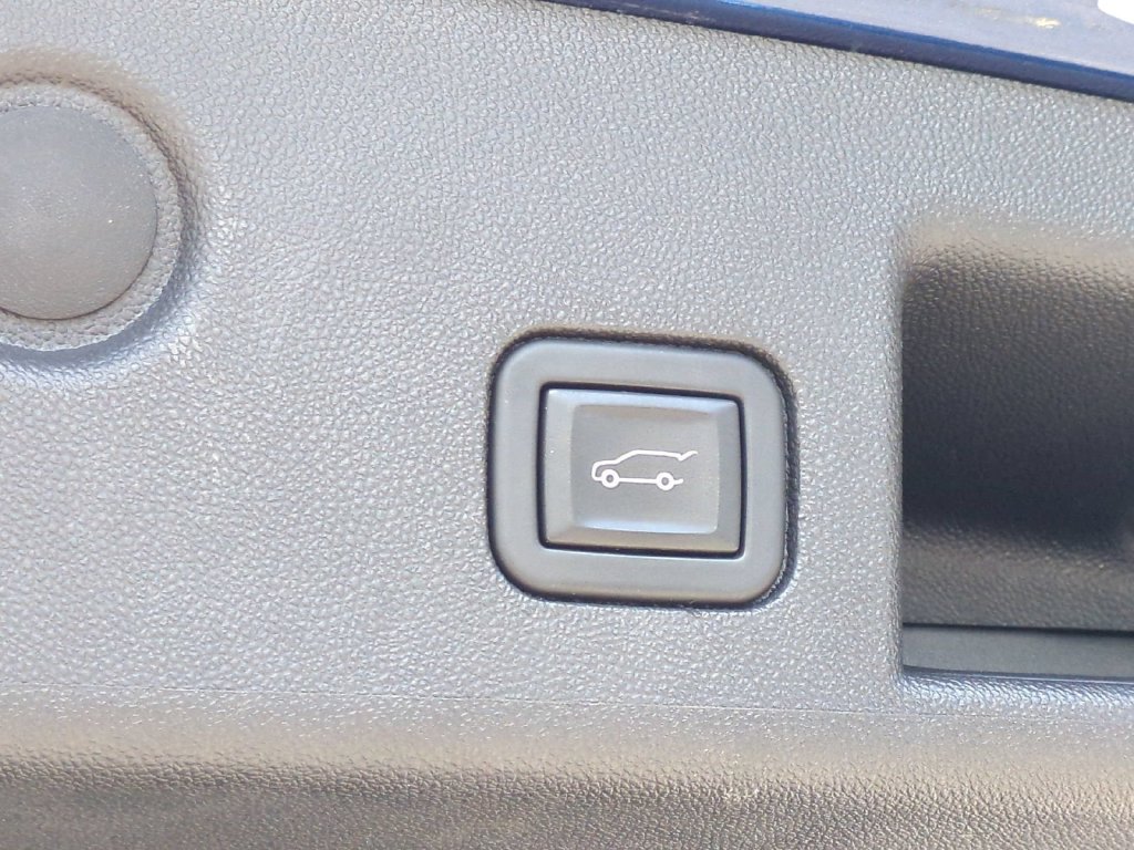 Used 2023 Chevrolet Equinox RS FWD image 14