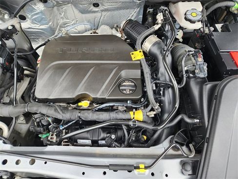 Certified 2024 Chevrolet Trax LT w/ Sunroof Package image 30