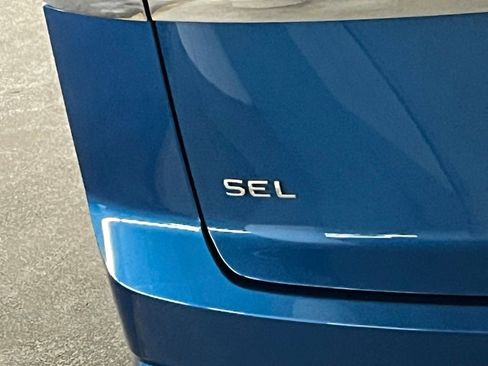 Used 2025 Volkswagen Atlas Cross Sport SEL Premium R-Line AWD/4WD image 38