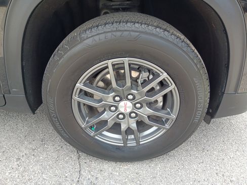 Used 2025 GMC Acadia Elevation image 7