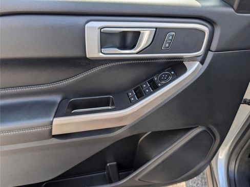 Used 2022 Ford Explorer XLT w/ Equipment Group 202A image 22