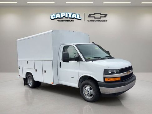 New 2025 Chevrolet Express 3500 w/ Power Convenience Package image 7