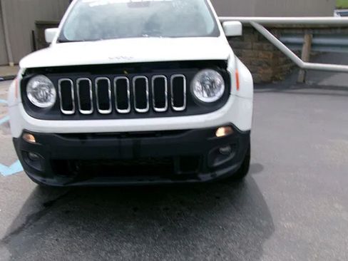 Used 2017 Jeep Renegade Latitude AWD/4WD image 5