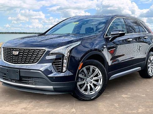 Used 2023 Cadillac XT4 Premium Luxury image 3