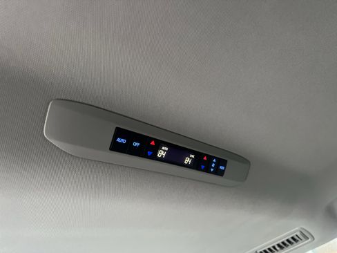 Certified 2024 Toyota Sienna XLE image 22