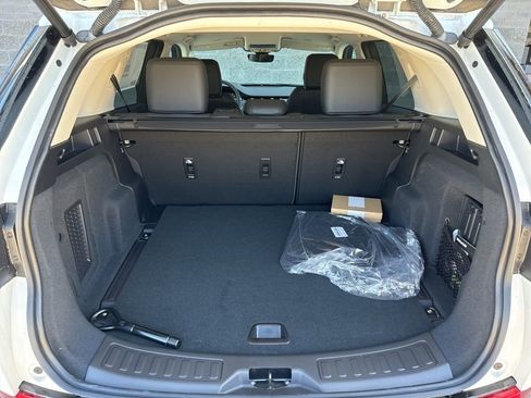 New 2024 Land Rover Discovery Sport S image 6