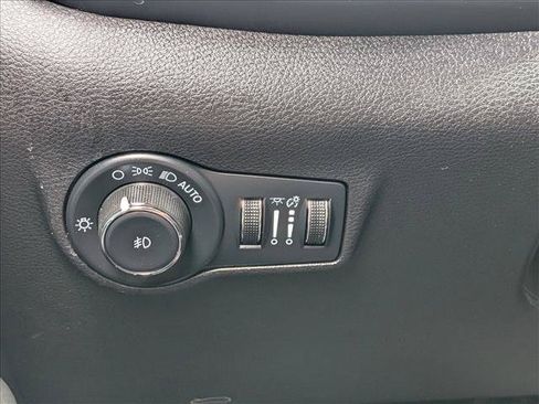Used 2023 Jeep Compass Latitude AWD/4WD image 16