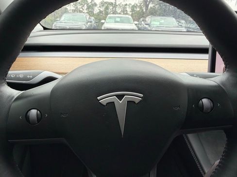 Used 2022 Tesla Model Y Performance image 23
