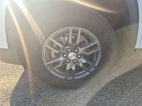 Used 2025 GMC Acadia Elevation image 12