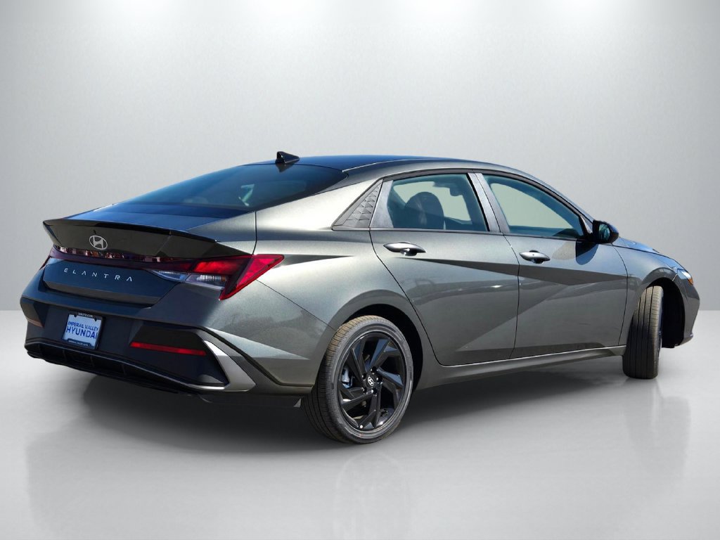 New 2026 Hyundai Elantra SEL Sport FWD image 4